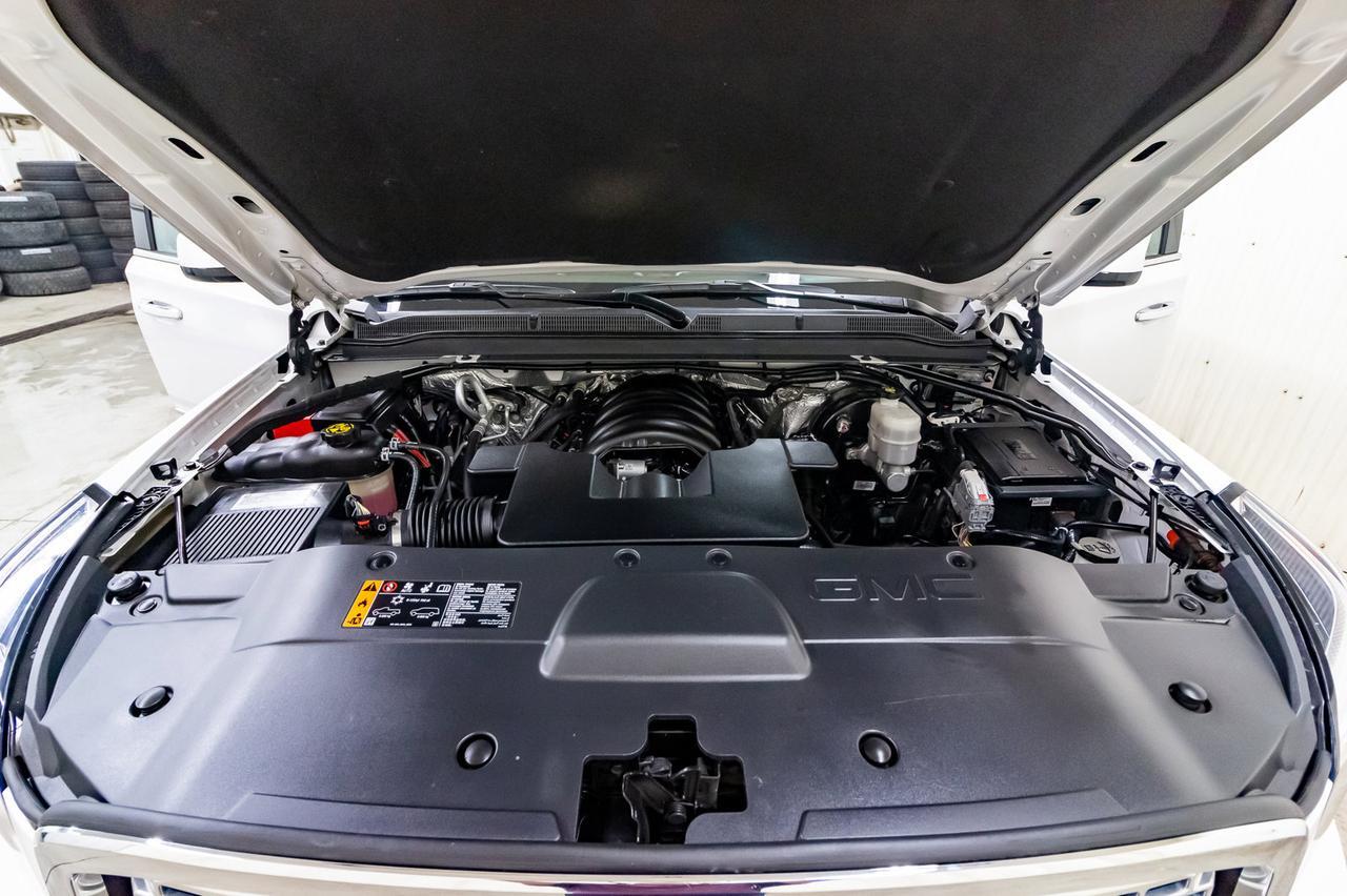 2017 GMC Yukon AWD Denali 3rd Row Leather Roof Nav Red Deer AB