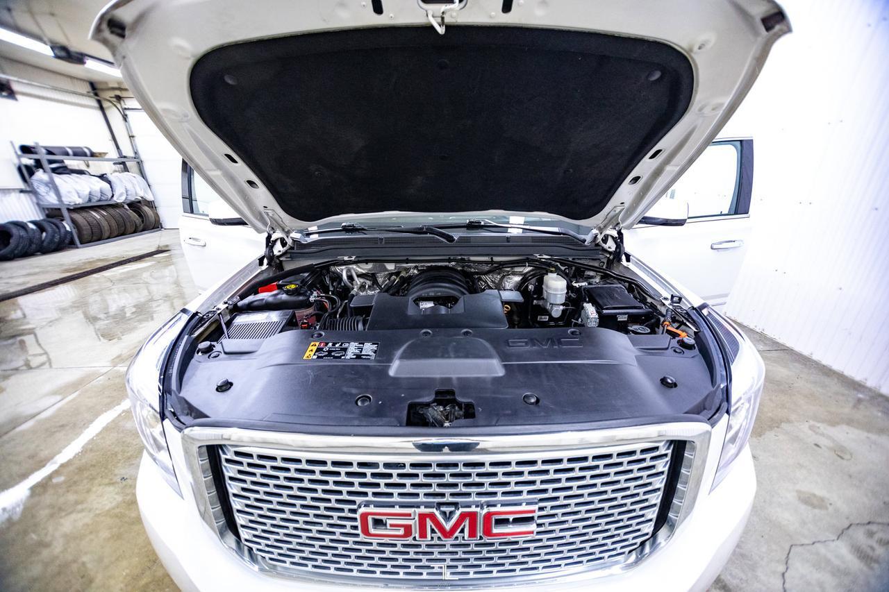 2017 GMC Yukon AWD Denali Leather Roof Nav BCam TV Red Deer AB