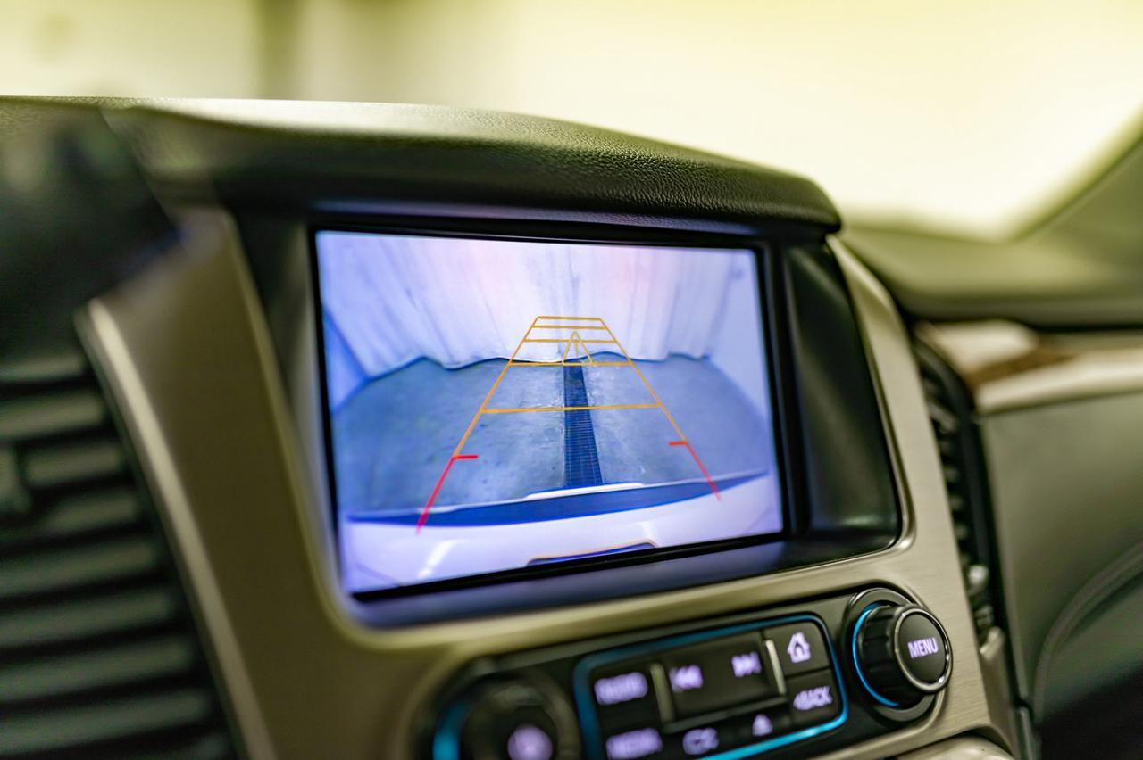 2017 GMC Yukon AWD Denali Leather Roof Nav BCam TV Red Deer AB