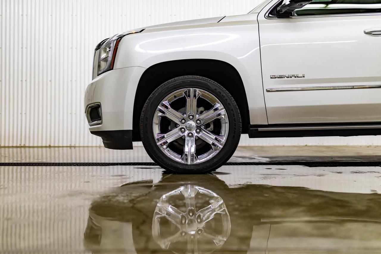 2017 GMC Yukon AWD Denali Leather Roof Nav BCam TV Red Deer AB