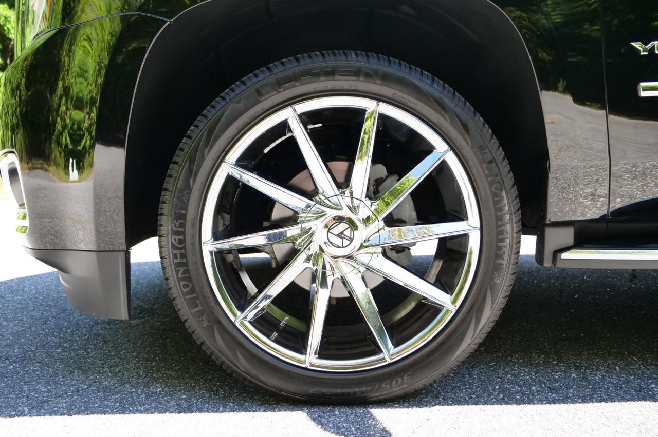 2017 GMC Yukon SLT / 5.3L V8 / Azara Wheels / Vented Seats / Third Row! Lincolnton NC