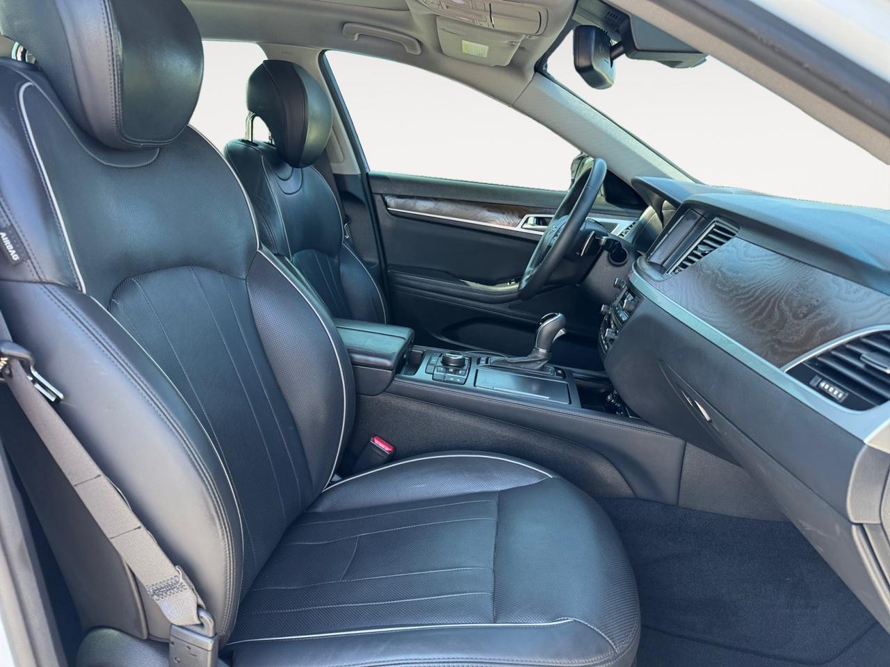 2017 Genesis G80 3.8L, HEATED & COOLED SEATS, SUNROOF, ADJUSTABLE PEDALS, MEMORY DRIVER SEAT, KEYLESS ENTRY & START, CLEAN CARFAX, DONT MISS OUT ON THIS LUXURY SEDAN!!! Norfolk VA