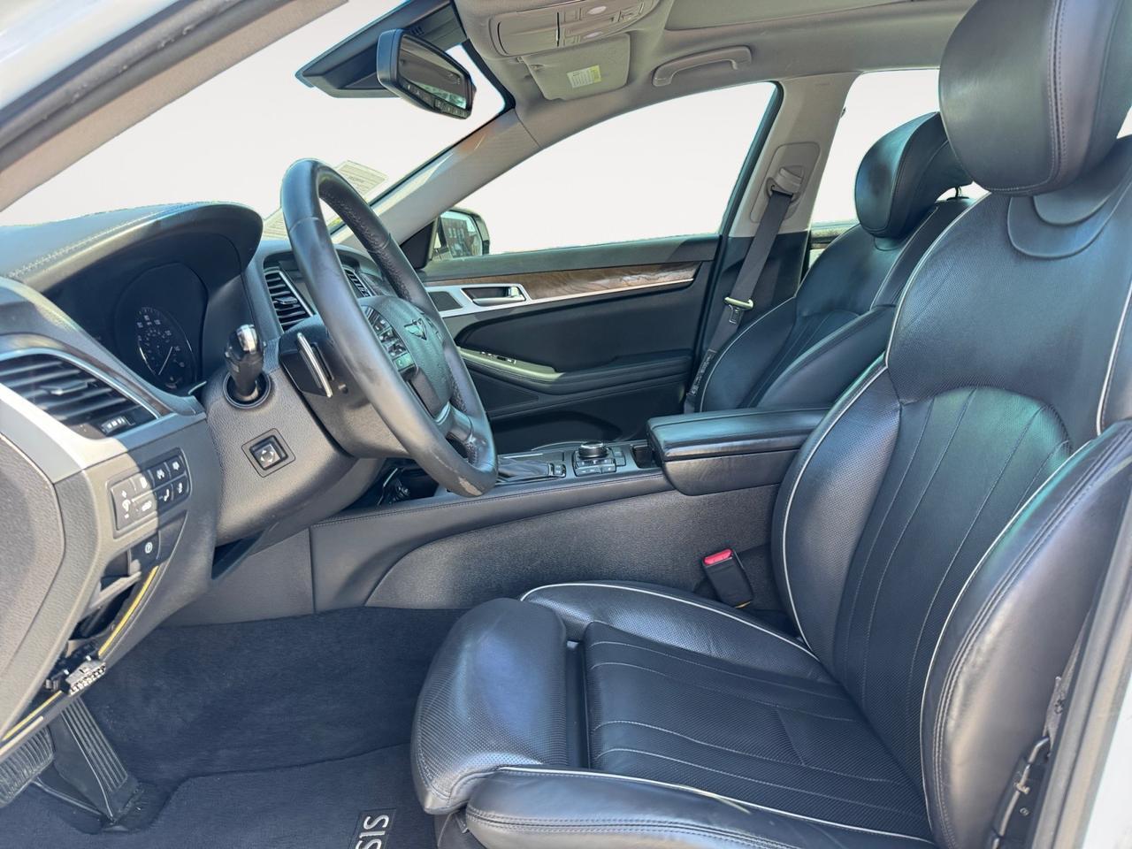 2017 Genesis G80 3.8L, HEATED & COOLED SEATS, SUNROOF, ADJUSTABLE PEDALS, MEMORY DRIVER SEAT, KEYLESS ENTRY & START, CLEAN CARFAX, DONT MISS OUT ON THIS LUXURY SEDAN!!! Norfolk VA