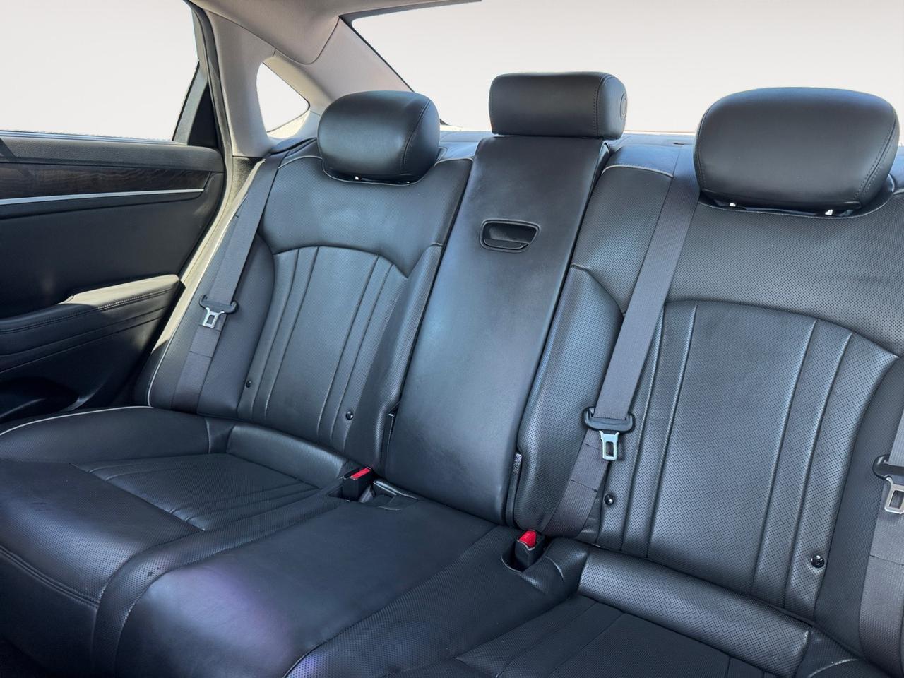 2017 Genesis G80 3.8L, HEATED & COOLED SEATS, SUNROOF, ADJUSTABLE PEDALS, MEMORY DRIVER SEAT, KEYLESS ENTRY & START, CLEAN CARFAX, DONT MISS OUT ON THIS LUXURY SEDAN!!! Norfolk VA