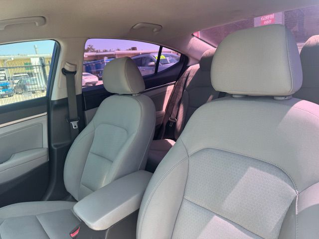 2017 HYUNDAI ELANTRA SE Grand Prairie TX