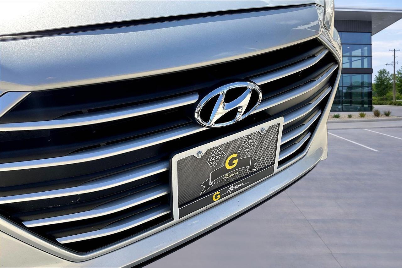 2017 HYUNDAI ELANTRA SE SILVER at Delta Auto Alliance