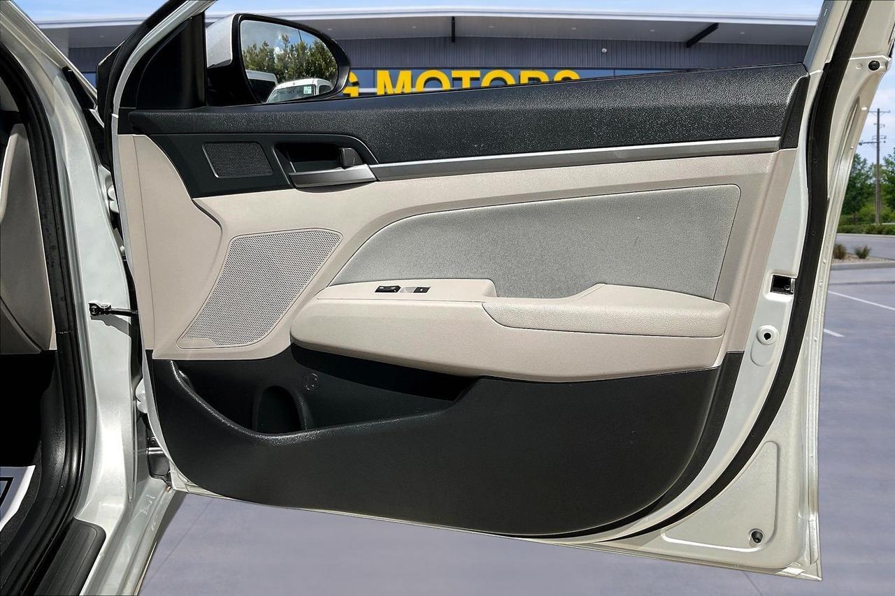 2017 HYUNDAI ELANTRA SE SILVER at Delta Auto Alliance