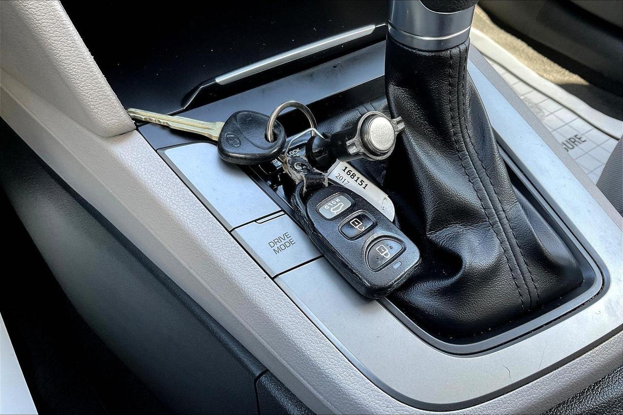 2017 HYUNDAI ELANTRA SE SILVER at Delta Auto Alliance