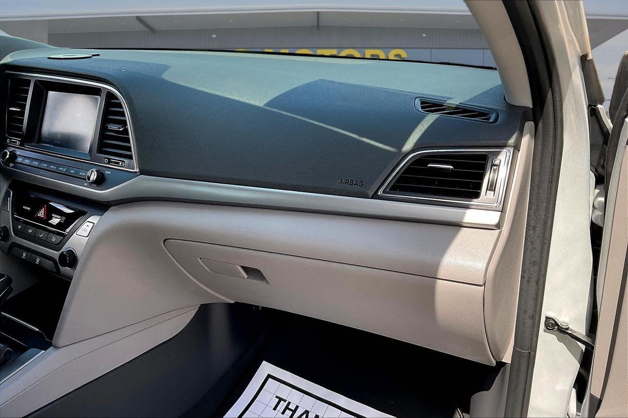 2017 HYUNDAI ELANTRA SE SILVER at Delta Auto Alliance