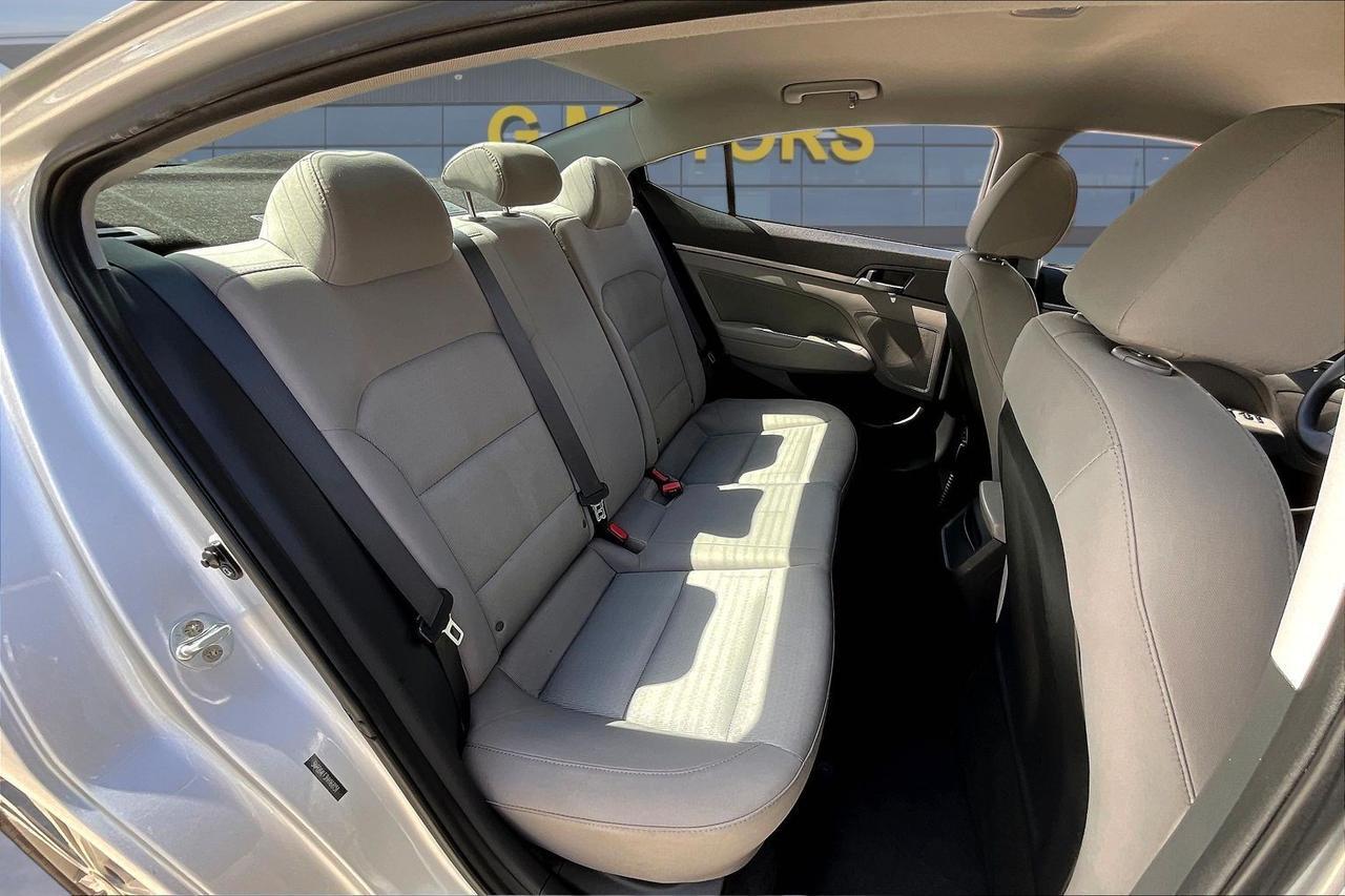 2017 HYUNDAI ELANTRA SE SILVER at Delta Auto Alliance