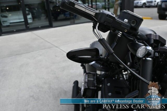 2017 Harley Davidson Iron 883 / Vance & Hines Shorty Exhaust / Roland Sands Design Billet Parts / Heated Grips / L.E.D Headlight & Signals / Keyless Start / Only 6K Miles Anchorage AK