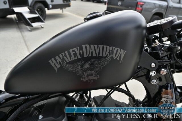 2017 Harley Davidson Iron 883 / Vance & Hines Shorty Exhaust / Roland Sands Design Billet Parts / Heated Grips / L.E.D Headlight & Signals / Keyless Start / Only 6K Miles Anchorage AK
