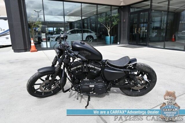 2017 Harley Davidson Iron 883 / Vance & Hines Shorty Exhaust / Roland Sands Design Billet Parts / Heated Grips / L.E.D Headlight & Signals / Keyless Start / Only 6K Miles