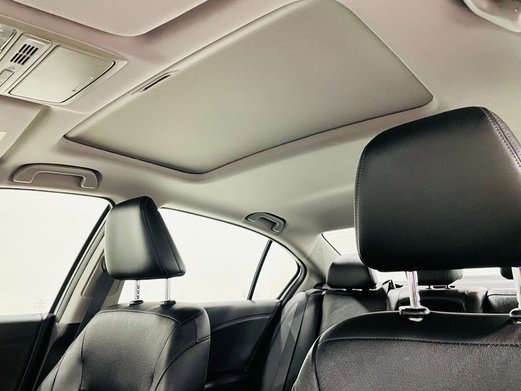 2017 Honda Accord EX-L photo 31