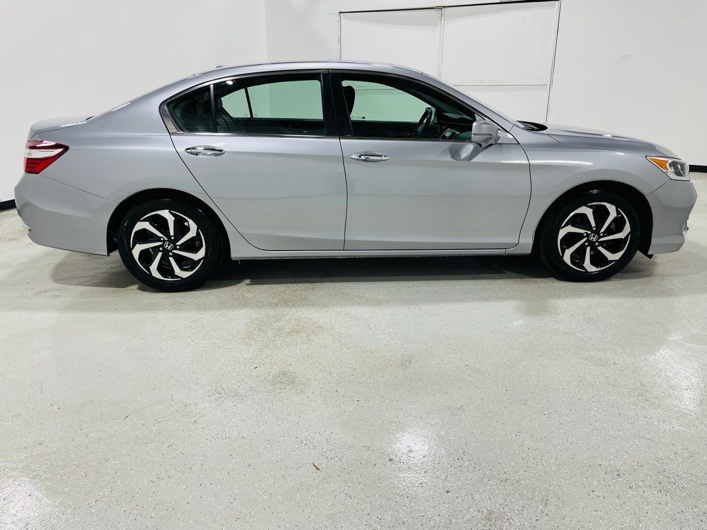 2017 Honda Accord EX-L photo 3