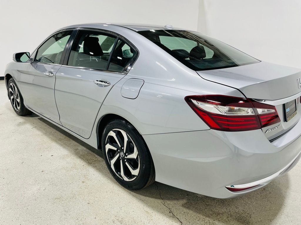 2017 Honda Accord EX-L photo 12