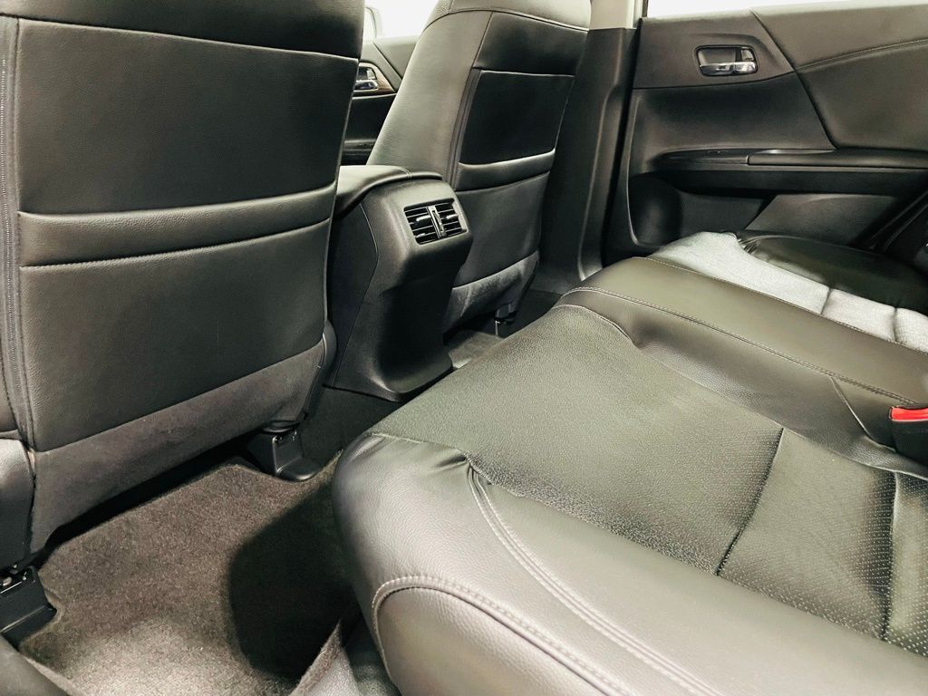 2017 Honda Accord EX-L photo 24