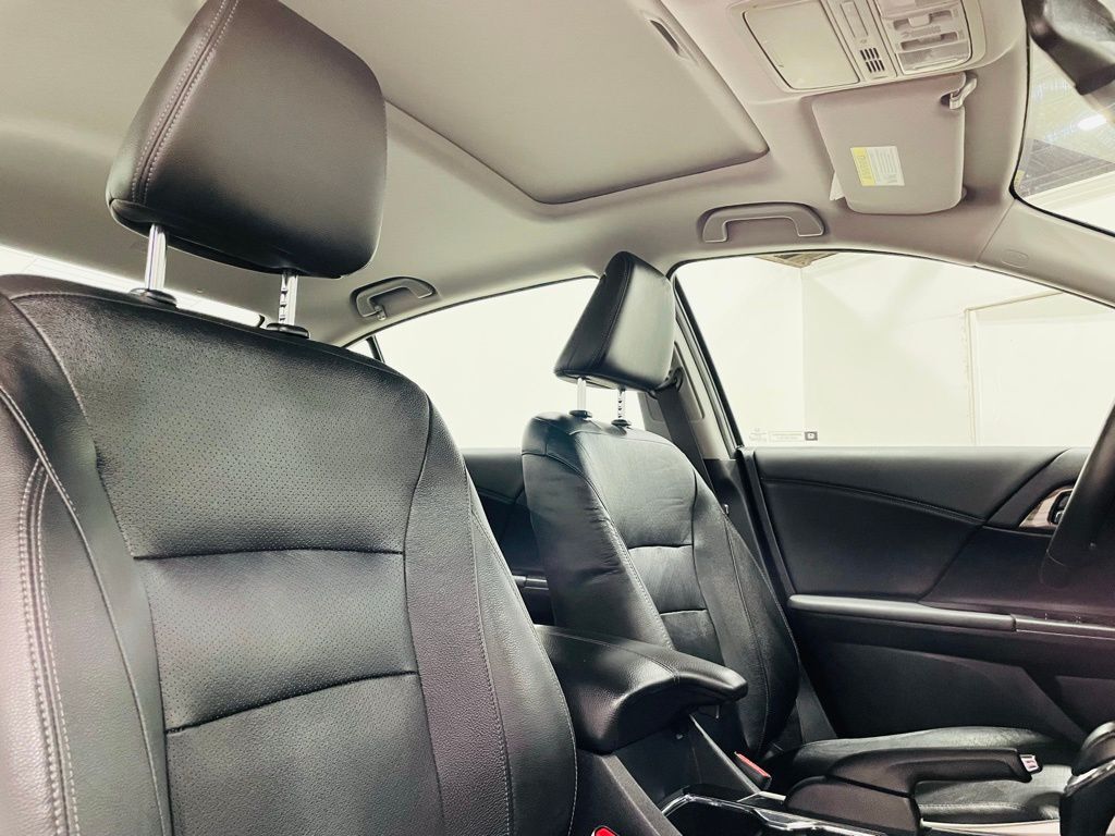 2017 Honda Accord EX-L photo 30