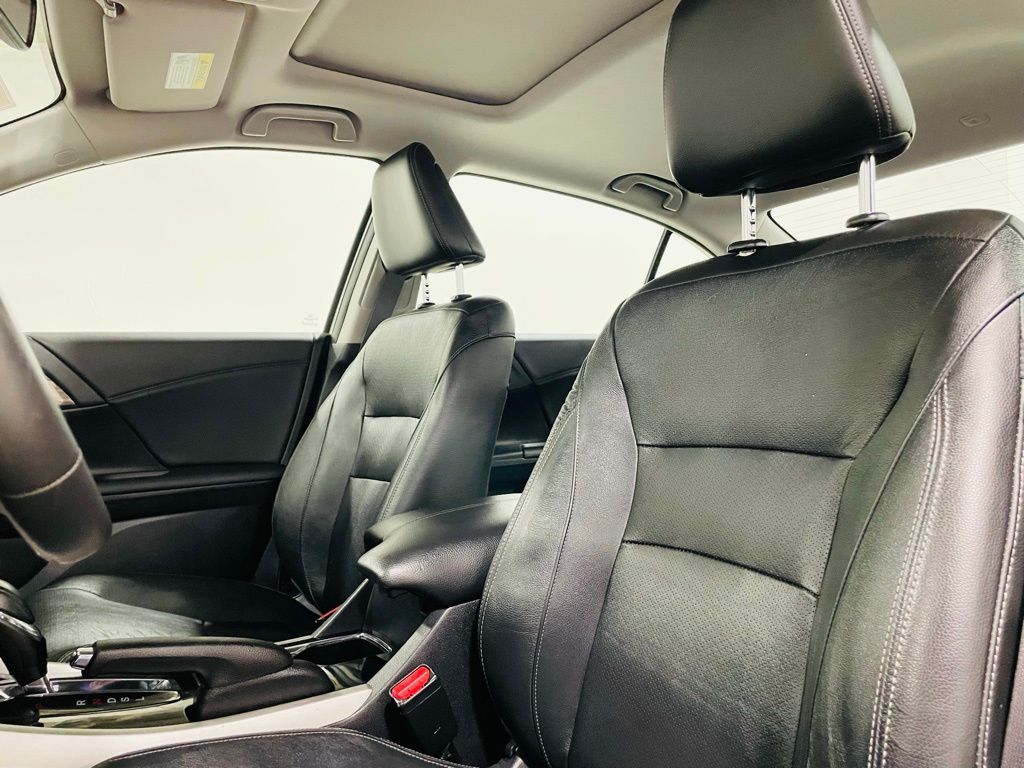2017 Honda Accord EX-L photo 21