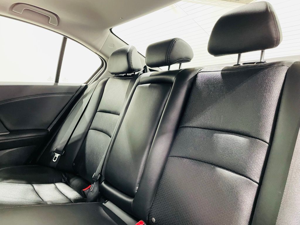 2017 Honda Accord EX-L photo 25