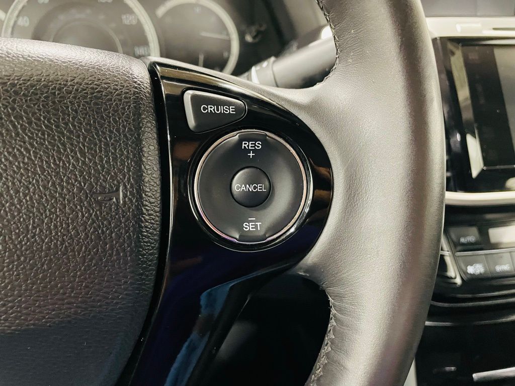 2017 Honda Accord EX-L photo 34