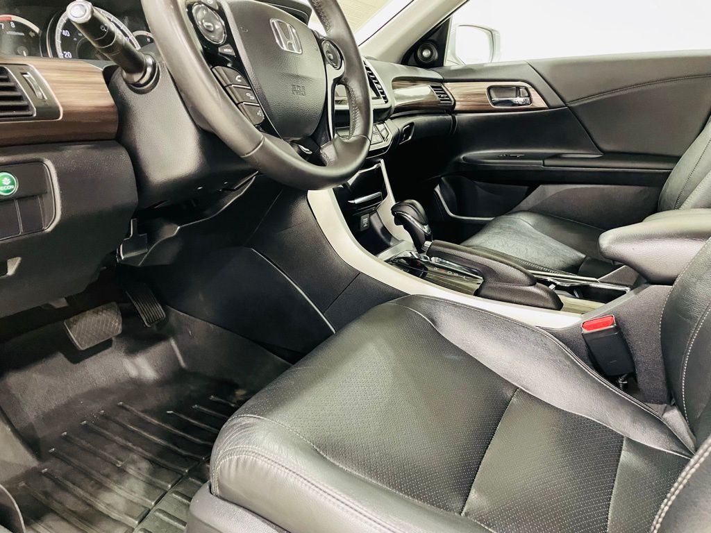 2017 Honda Accord EX-L photo 20