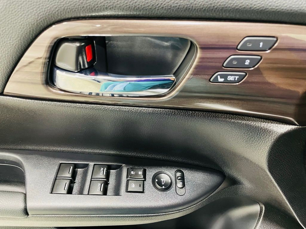 2017 Honda Accord EX-L photo 22