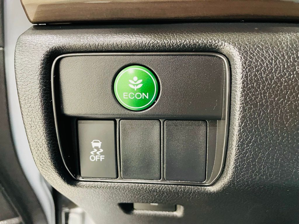 2017 Honda Accord EX-L photo 32