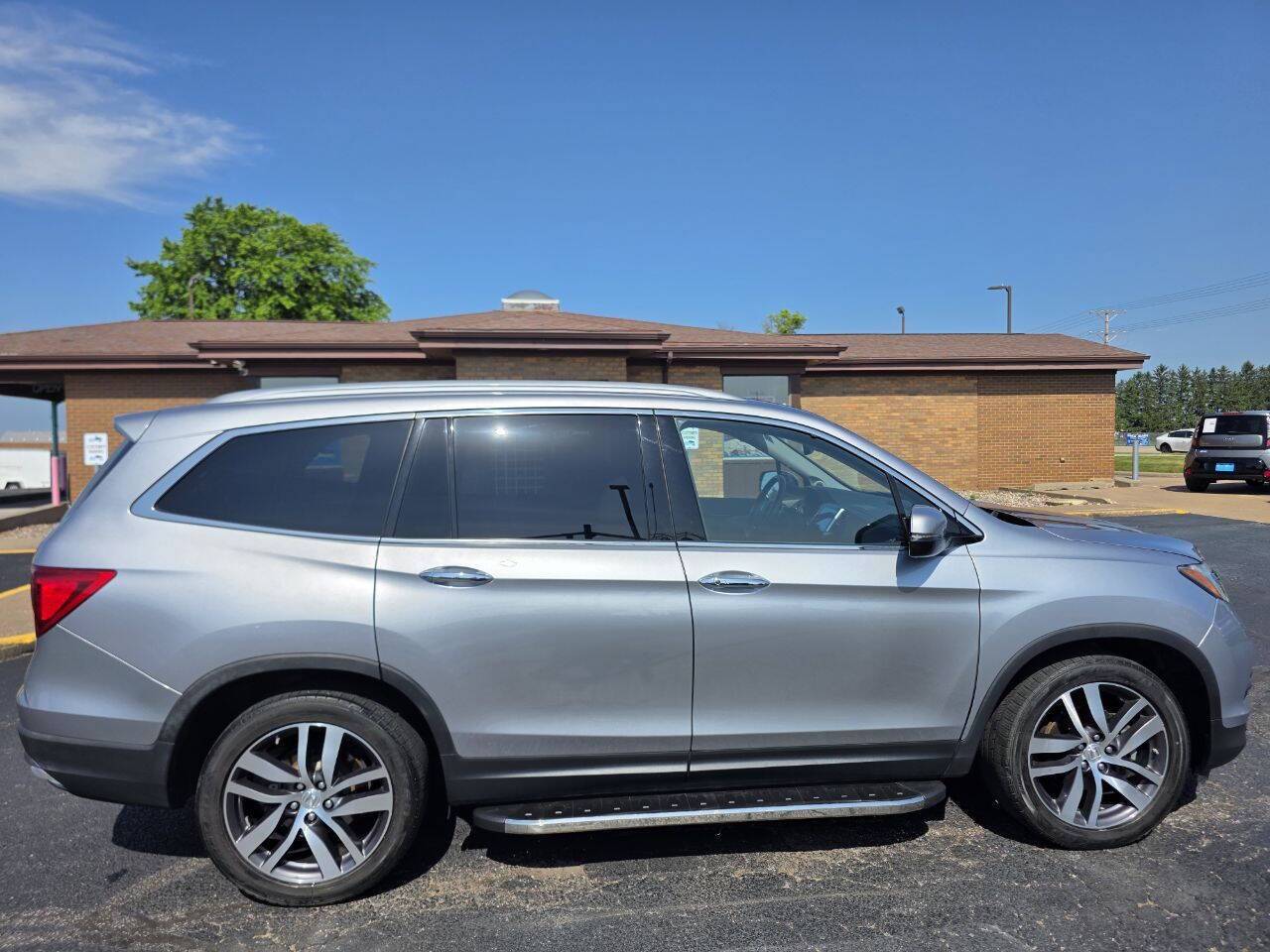 2017 Honda Pilot Elite AWD 4dr SUV Eldridge IA