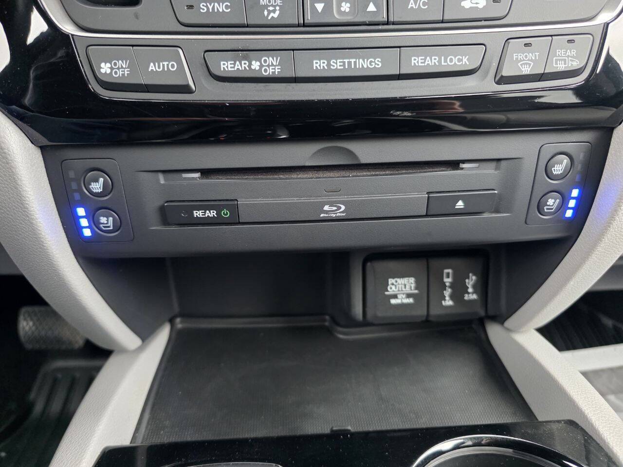 2017 Honda Pilot Elite AWD 4dr SUV Eldridge IA