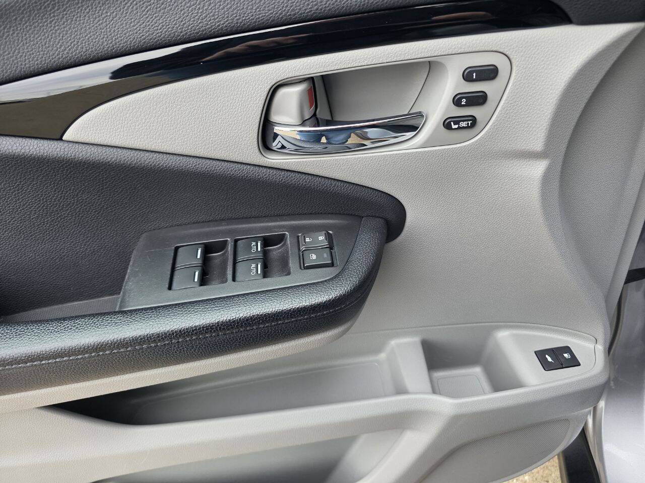 2017 Honda Pilot Elite AWD 4dr SUV Eldridge IA