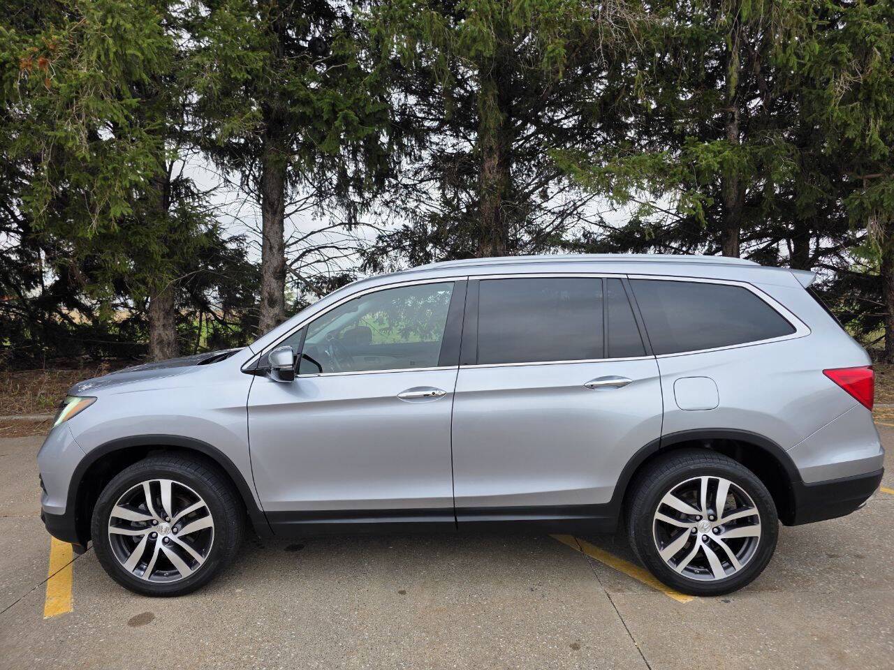 2017 Honda Pilot Elite AWD 4dr SUV Eldridge IA