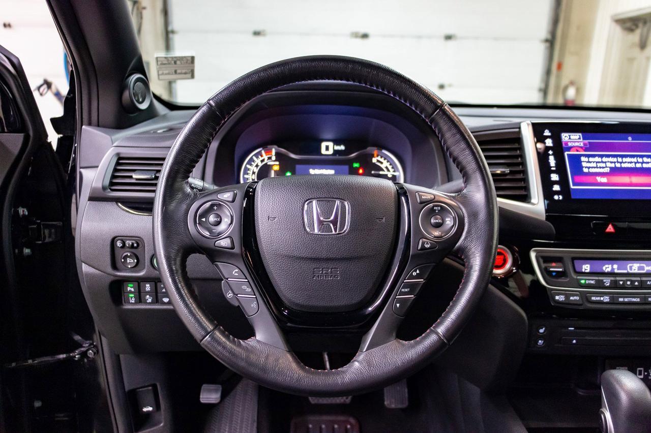 2017 Honda Ridgeline 4x4 Crew Cab Black Edition Leather Roof Nav Red Deer AB