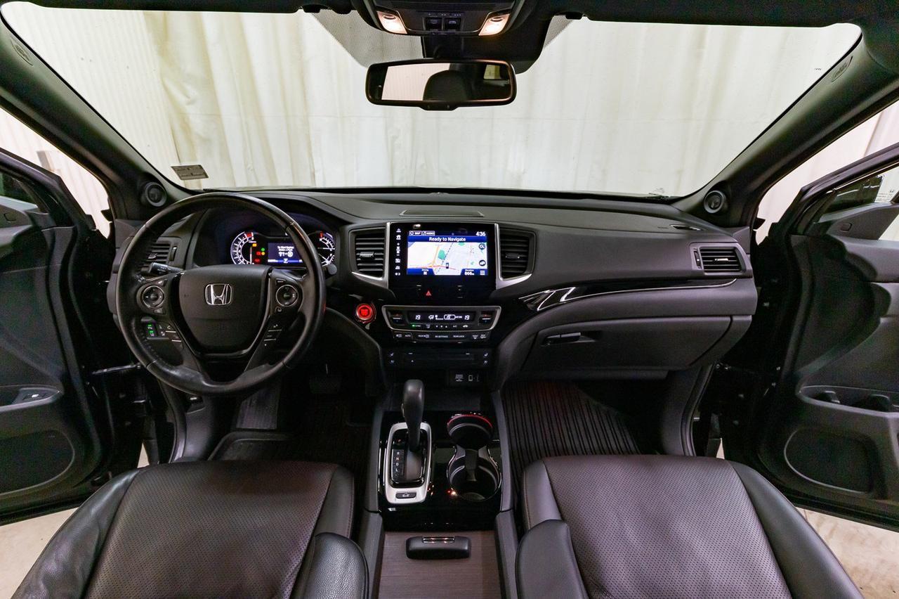 2017 Honda Ridgeline 4x4 Crew Cab Black Edition Leather Roof Nav Red Deer AB