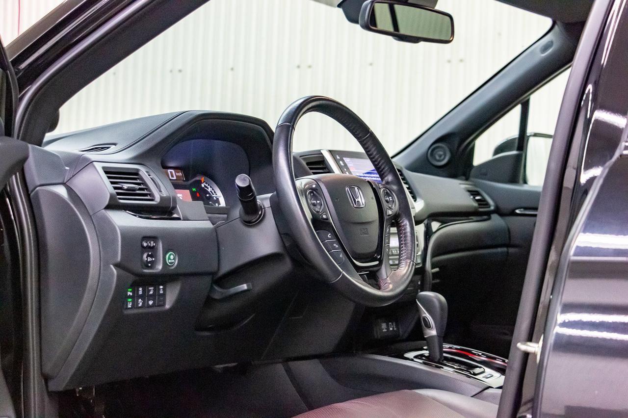2017 Honda Ridgeline 4x4 Crew Cab Black Edition Leather Roof Nav Red Deer AB
