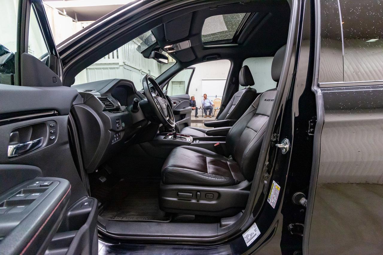 2017 Honda Ridgeline 4x4 Crew Cab Black Edition Leather Roof Nav Red Deer AB