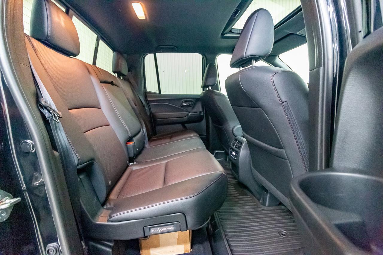 2017 Honda Ridgeline 4x4 Crew Cab Black Edition Leather Roof Nav Red Deer AB