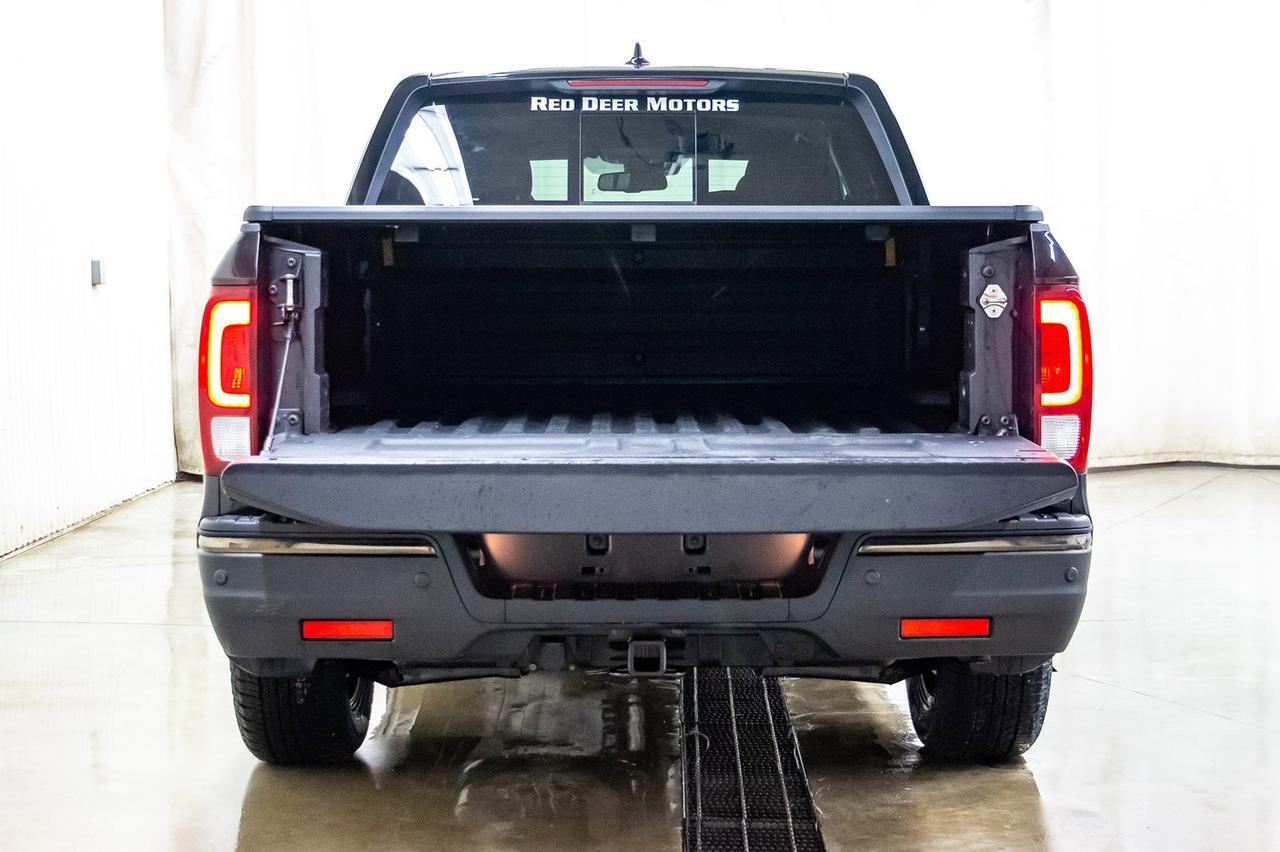 2017 Honda Ridgeline 4x4 Crew Cab Black Edition Leather Roof Nav Red Deer AB