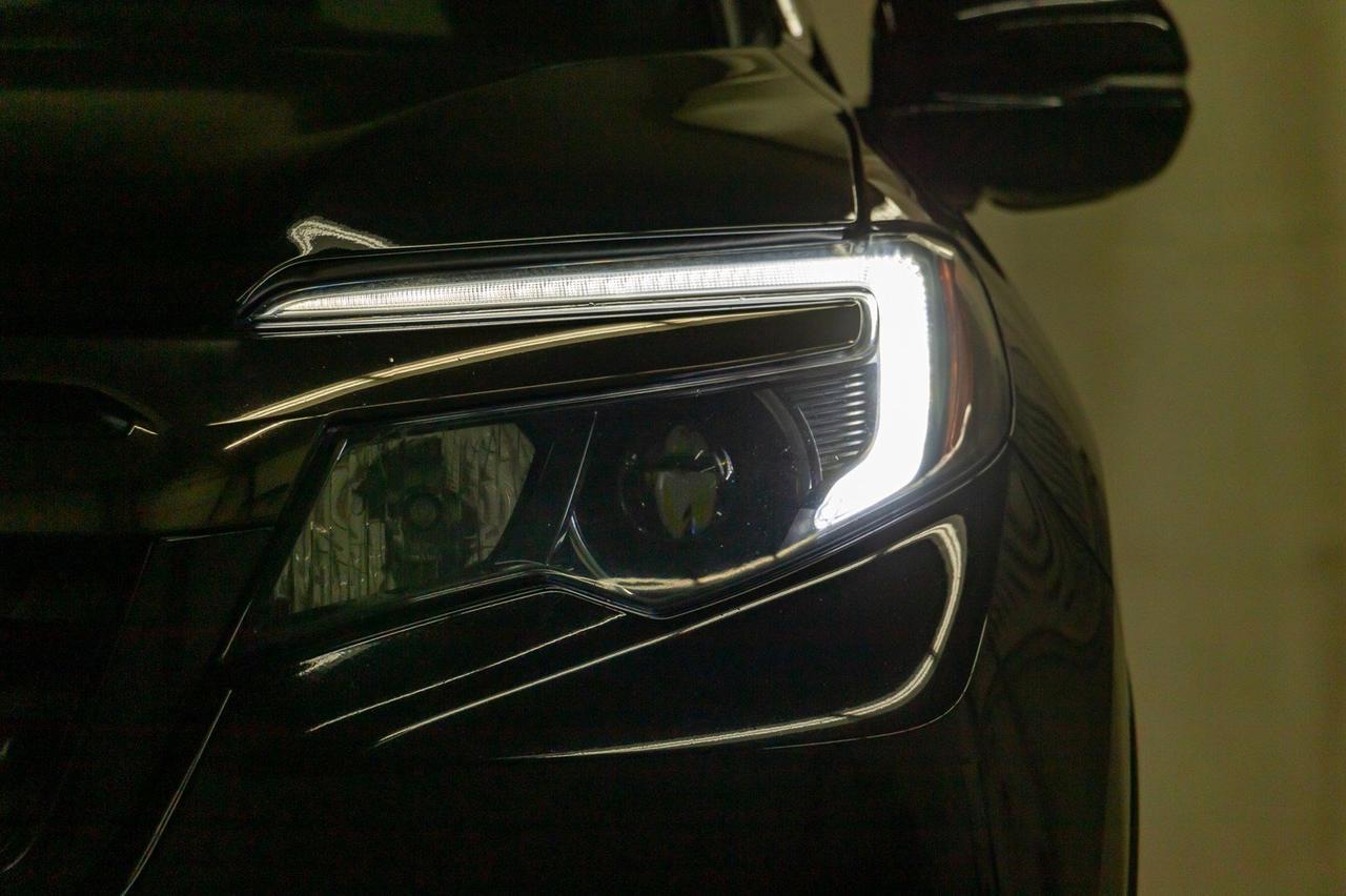 2017 Honda Ridgeline 4x4 Crew Cab Black Edition Leather Roof Nav Red Deer AB