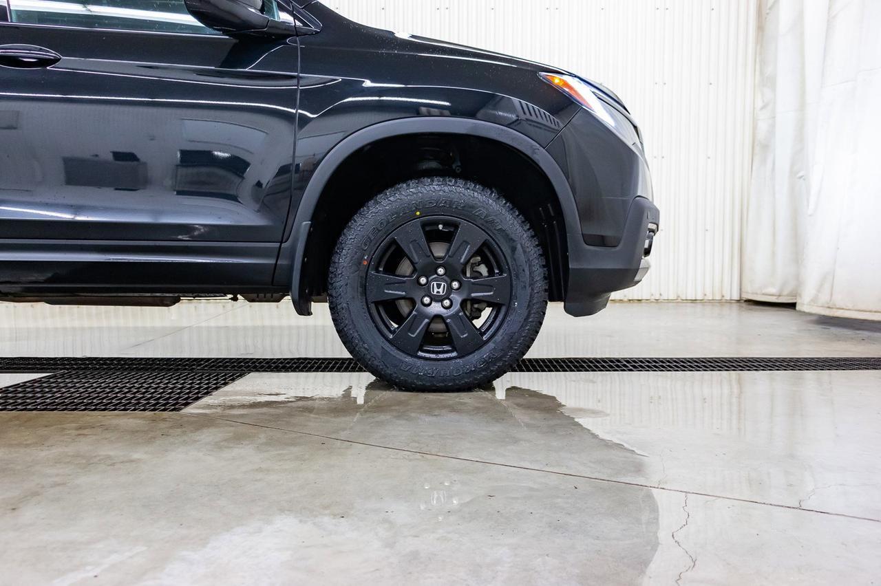 2017 Honda Ridgeline 4x4 Crew Cab Black Edition Leather Roof Nav Red Deer AB