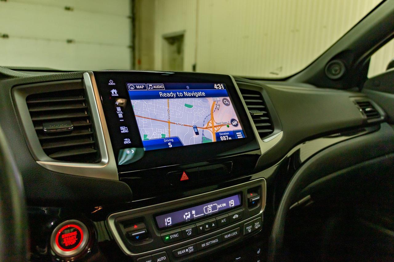 2017 Honda Ridgeline 4x4 Crew Cab Black Edition Leather Roof Nav Red Deer AB