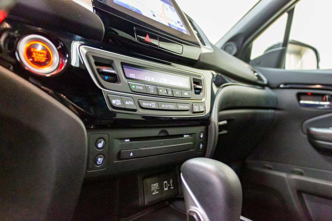 2017 Honda Ridgeline 4x4 Crew Cab Black Edition Leather Roof Nav Red Deer AB