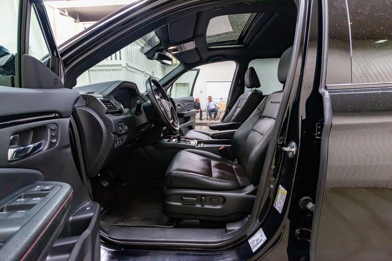 2017 Honda Ridgeline 4x4 Crew Cab Black Edition Leather Roof Nav Red Deer AB