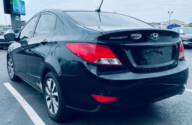 2017 Hyundai Accent SE 4-Door 6A