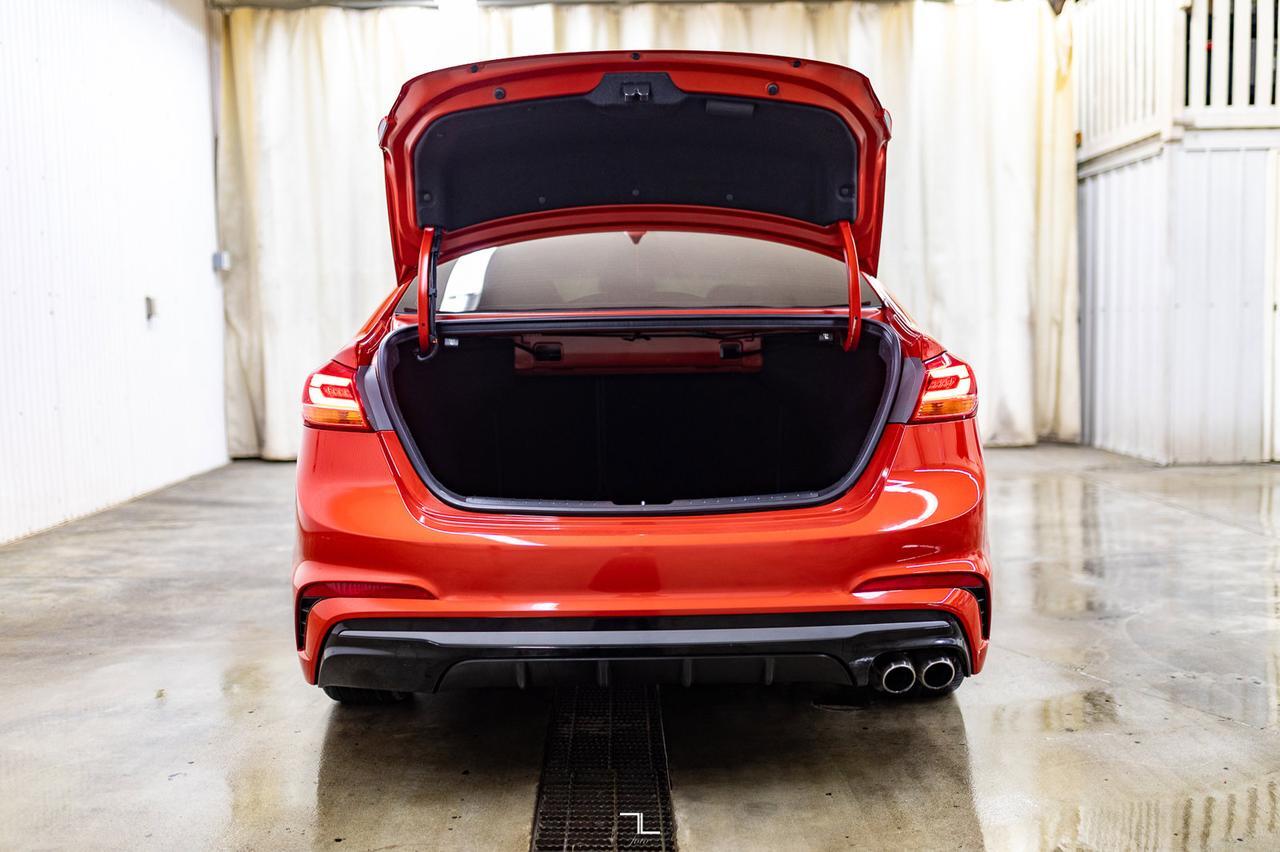 2017 Hyundai Elantra Sport Manual Leather Roof BCam Red Deer AB