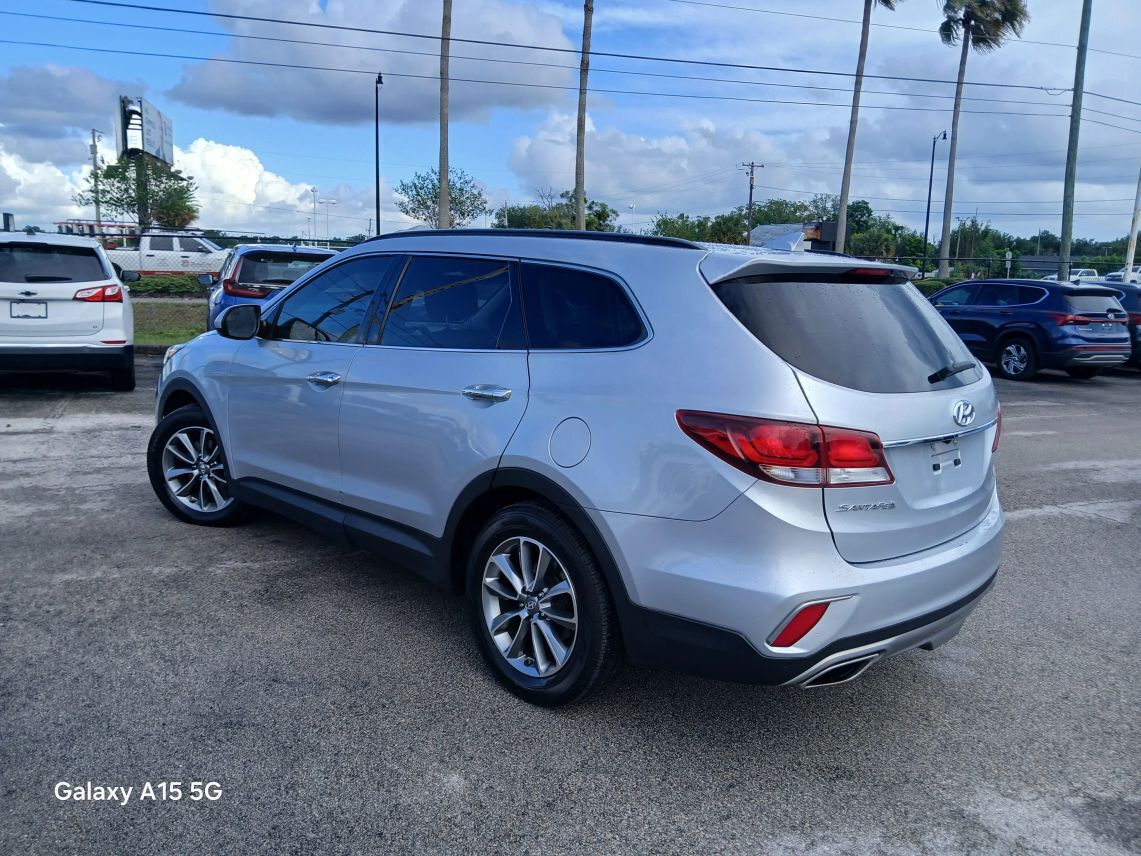 2017 Hyundai Santa Fe SE Sport Utility 4D