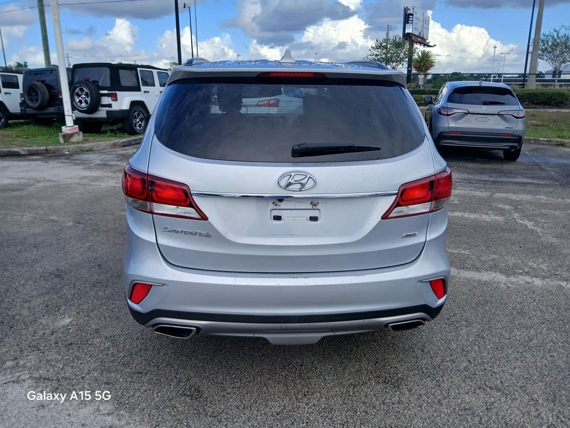 2017 Hyundai Santa Fe SE Sport Utility 4D
