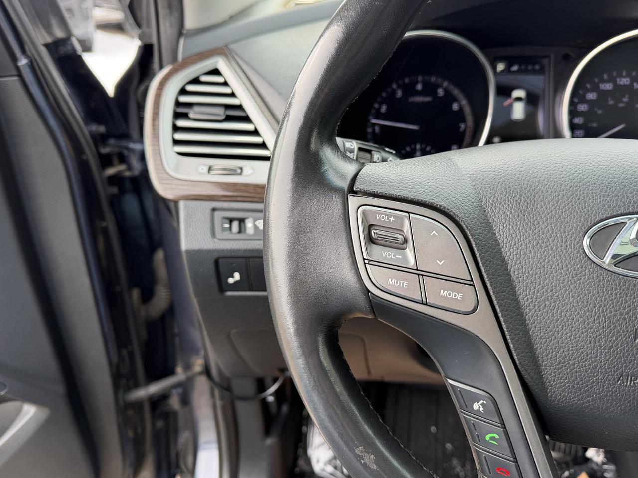 2017 Hyundai Santa Fe Sport SE AWD | 2L Turbo | Leather | Pano Sunroof | Heated Seats | Backup Camera | Bluetooth Redwater AB