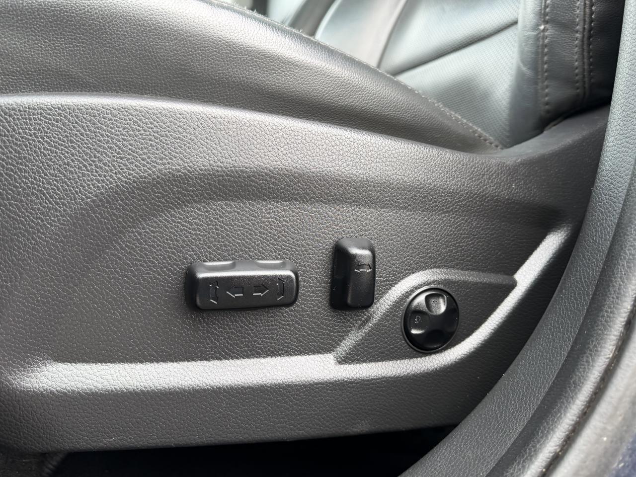 2017 Hyundai Santa Fe Sport SE AWD | 2L Turbo | Leather | Pano Sunroof | Heated Seats | Backup Camera | Bluetooth Redwater AB