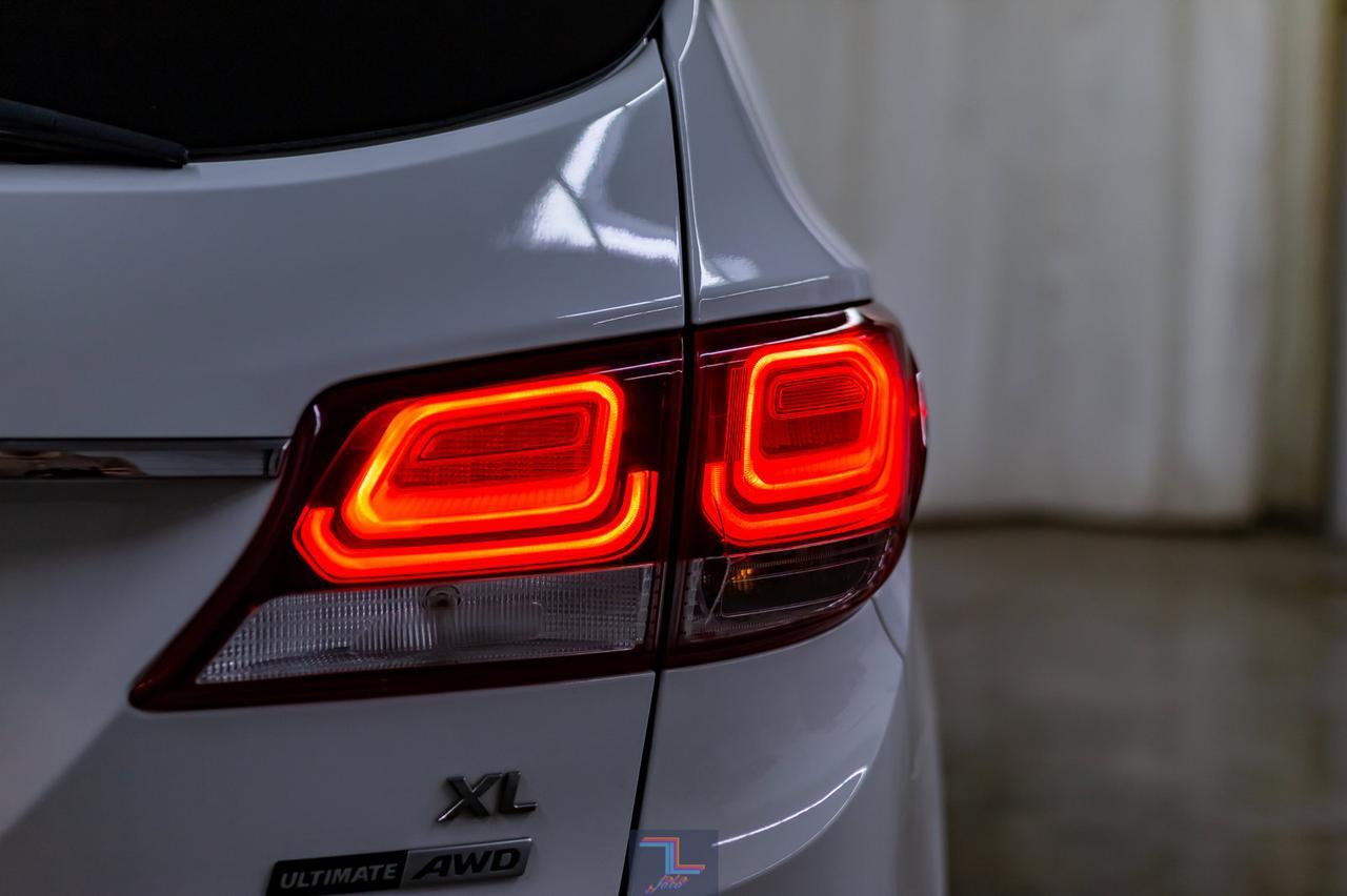 2017 Hyundai Santa Fe XL AWD Ultimate Leather Roof Nav Red Deer AB